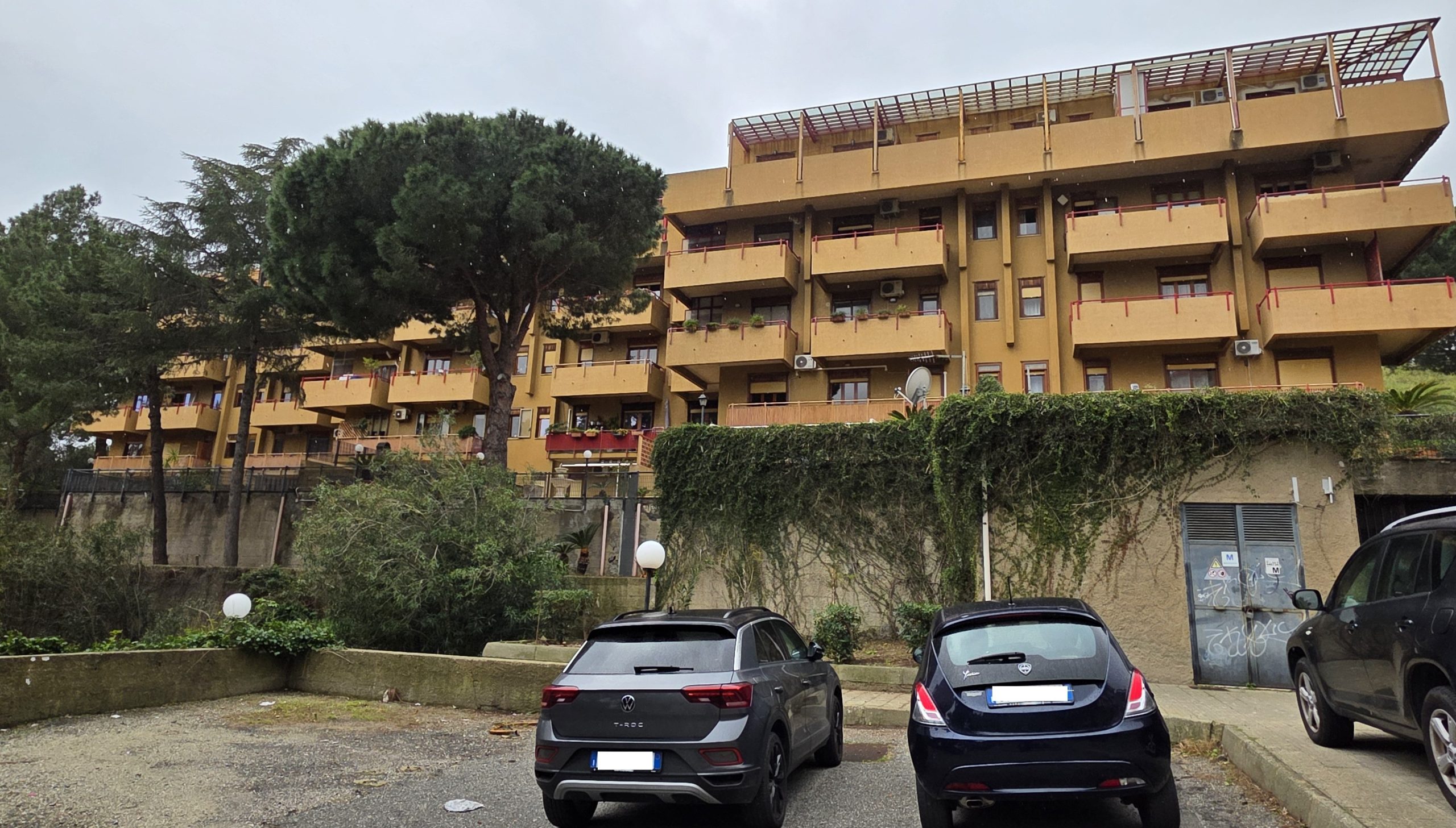 Messina Due Appartamento di 105 mq., Box Auto